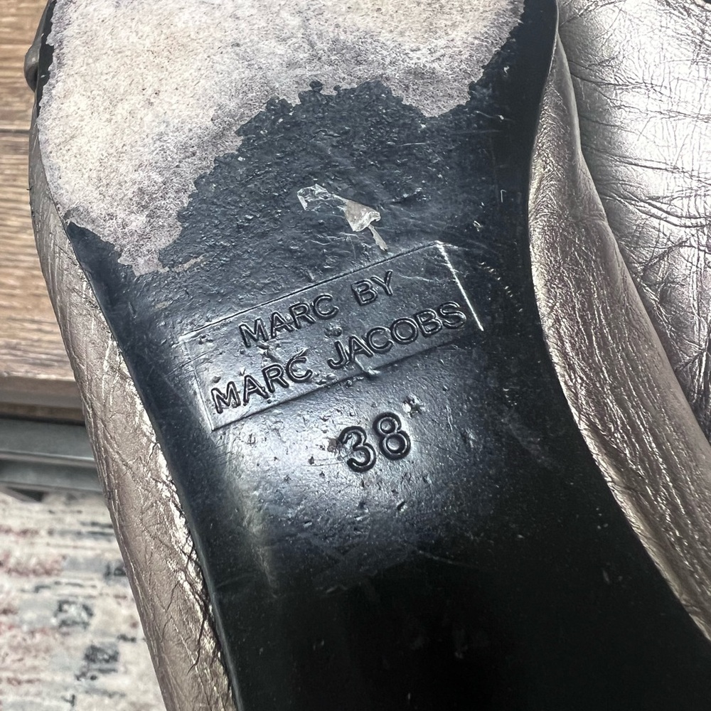 MARC JACOBS pewter metallic turnlock logo flats shoes - Picture 10 of 10
